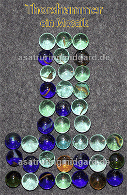 Ein Mosaik das sich zu einem Thorshammer formt